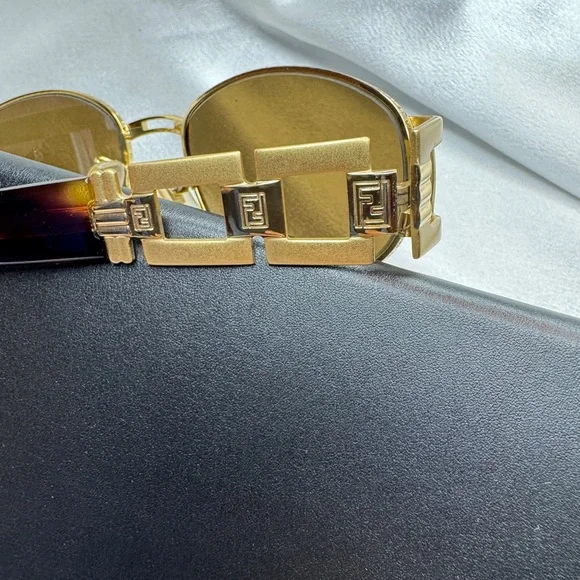 Fendi SL 7070 COL 237 Tortoise Shell Sunglasses with Fendi Case Fendi SL 7070 COL 237 Tortoise Shell Sunglasses with Fendi Case main image 4